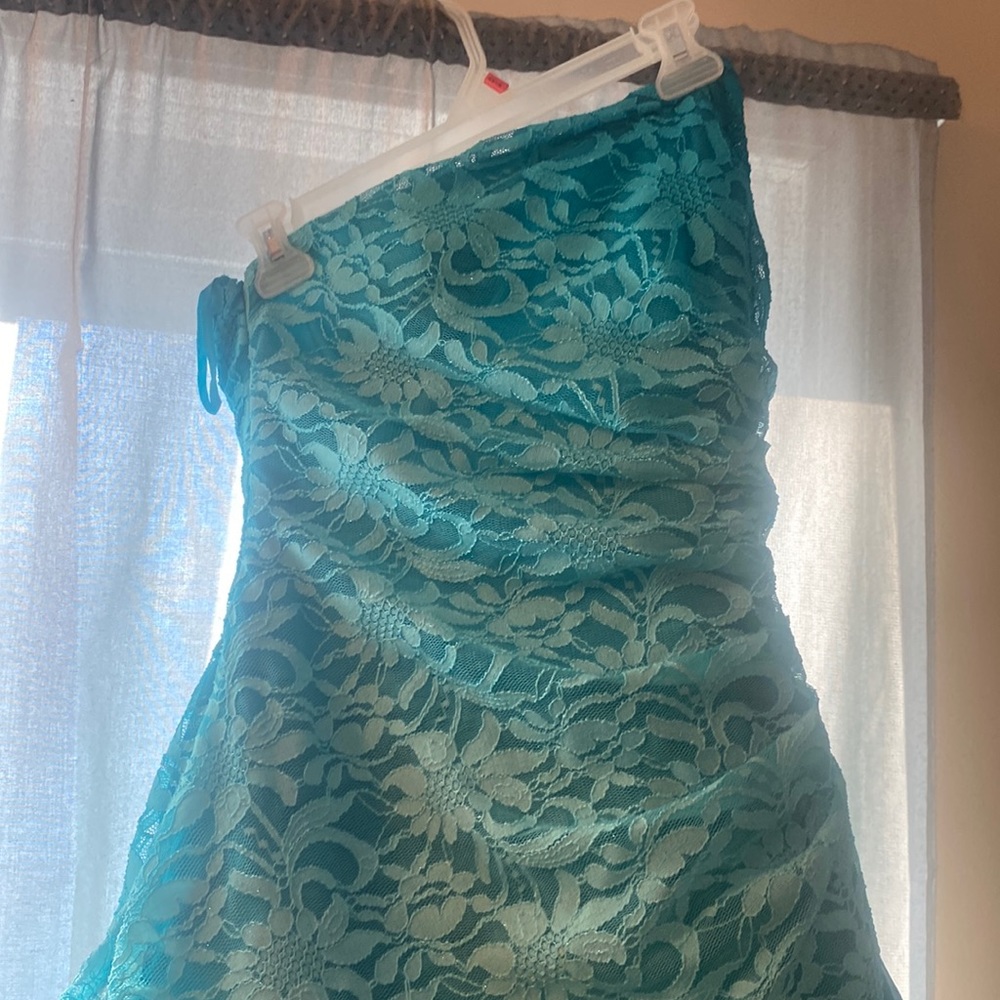 Beautiful ombré prom dress, size altered to 6-8